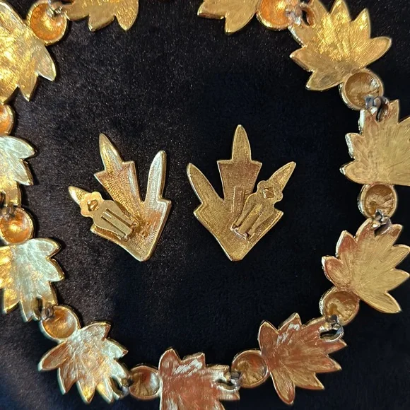 Vintage Dauplaise Abstract Leaf & Button Collar Necklace & Clip on Earrings
